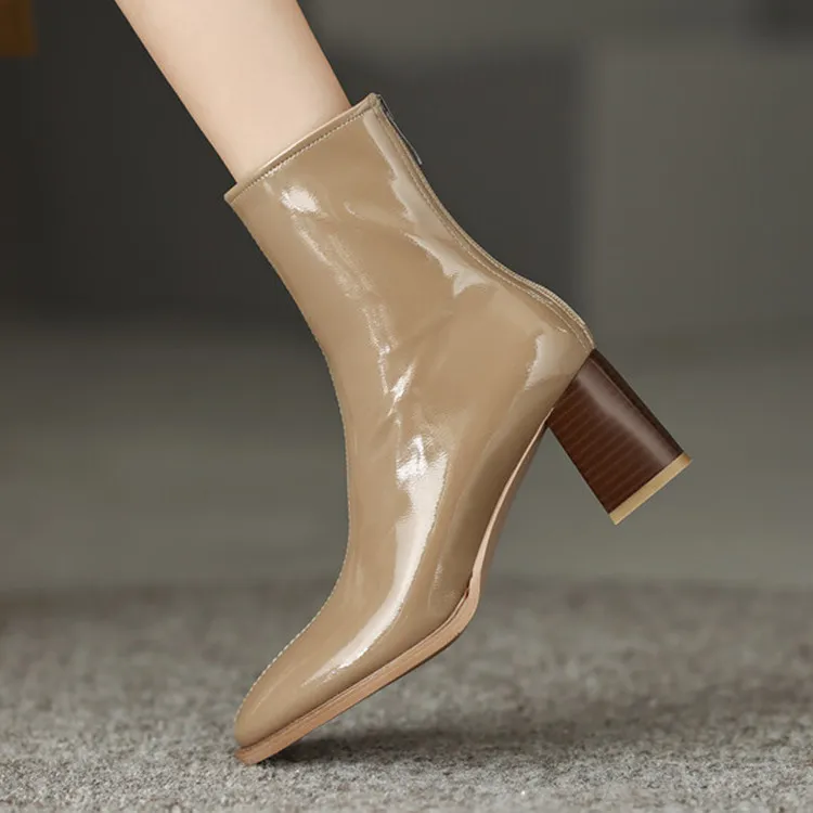 

Женские ботинки из лакированной кожи, на высоком массивном каблуке