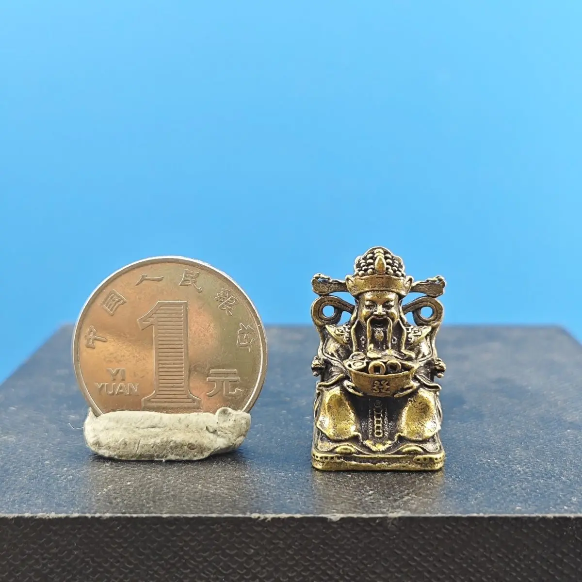 Латунная статуэтка Бога богатства