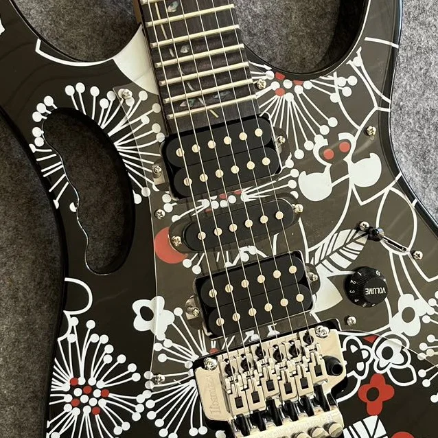 Electric guitar factory customized made of maple and peach wood lowest price free shipping in stock LB3