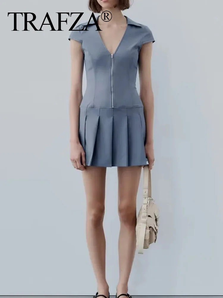 

Платье-рубашка с коротким рукавом и воротником-поло