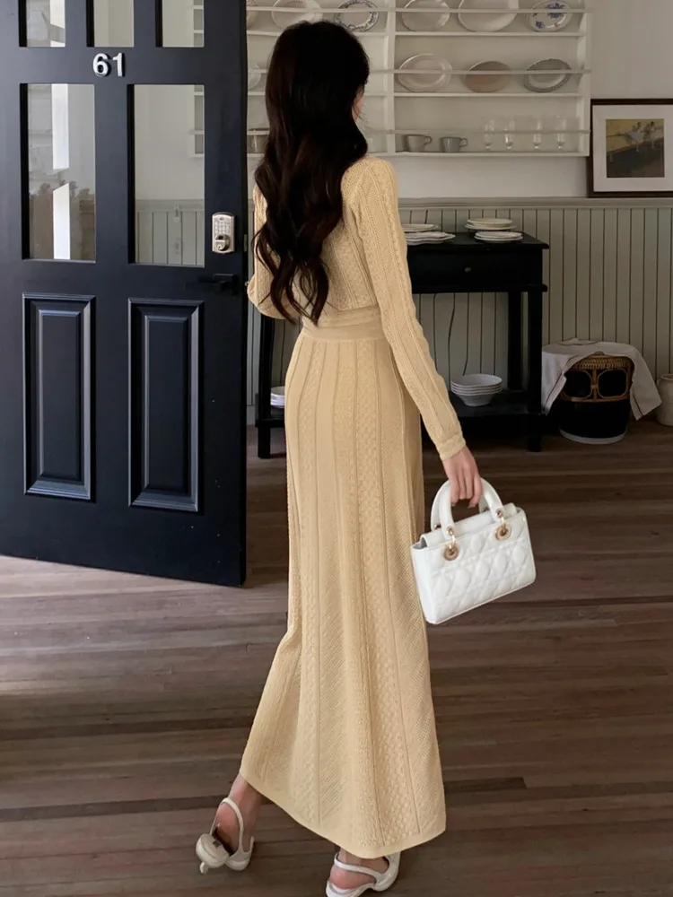 Фото 2025 Новый французский вязаный комплект из двух предметов для женщин, свитер, укороченный топ + длинная юбка, костюмы в Корейском стиле, модные комплекты из 2 предметов, женская одежда №3