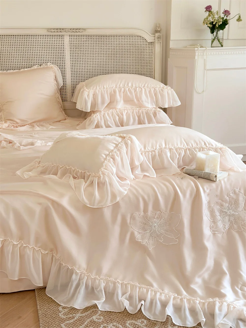 

Princess Style Romantic Washed Cotton Four-Piece Korean Girl Lace Three-Dimensional Embroidered Quilt Cover Bed Sheet