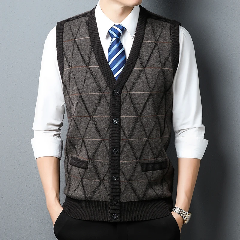 

Мужской трикотажный кардиган с V-образным вырезом и карманами