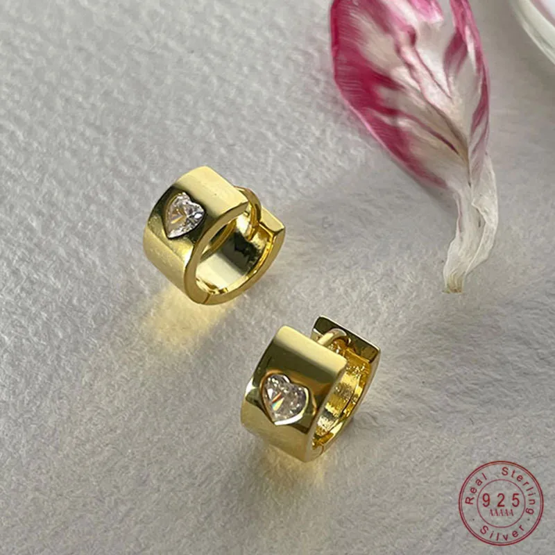 

Серьги-гвоздики в виде сердца из циркона