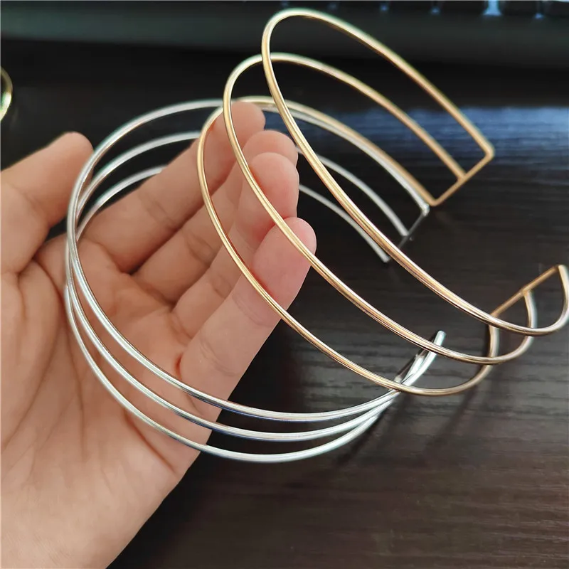 Женское колье-чокер в стиле панк золотистое/серебристое |