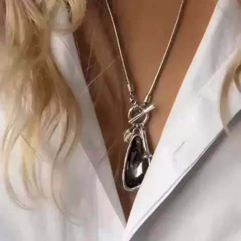 Серебряное ожерелье с кулоном  для женщин