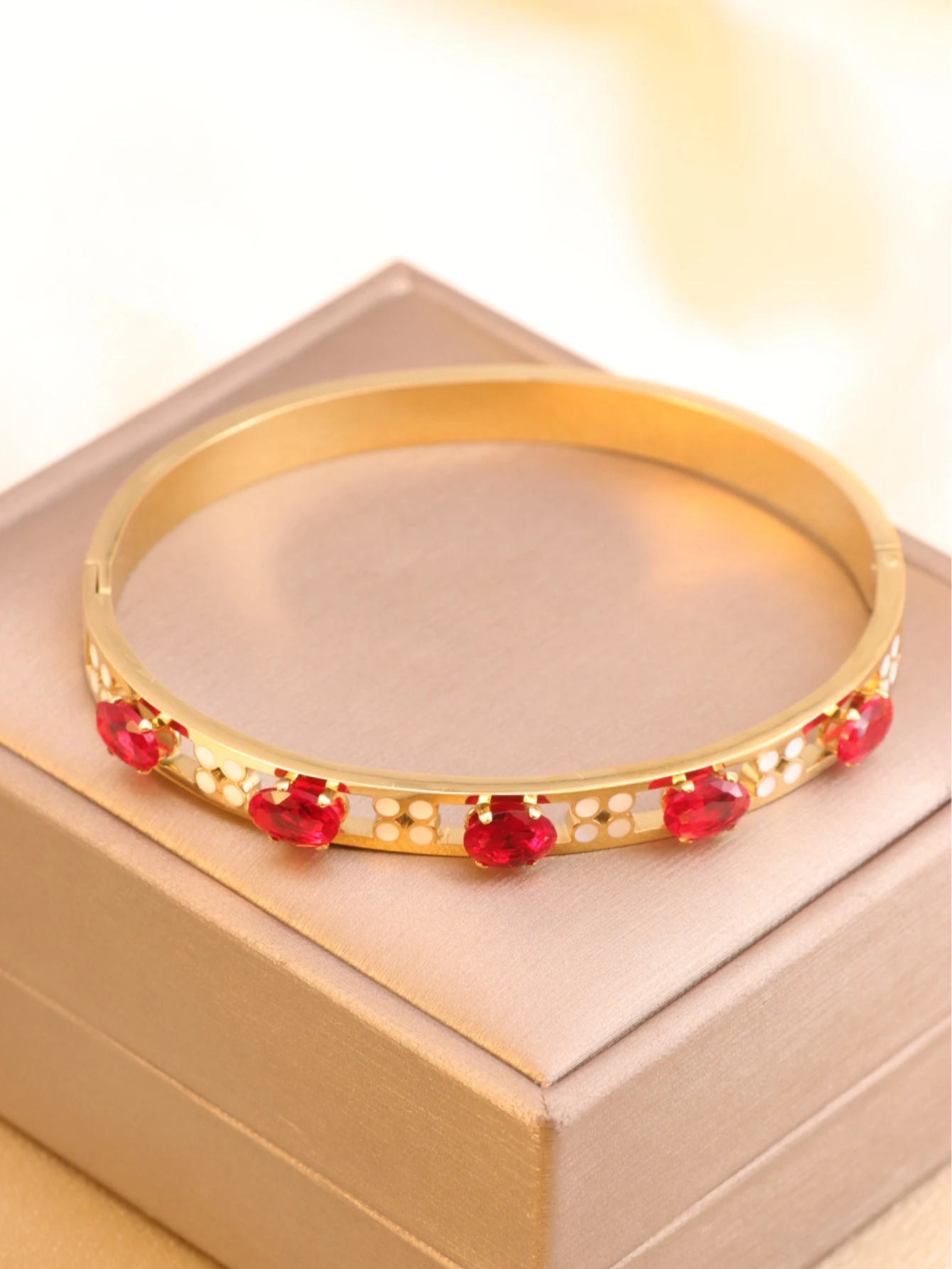 Модный женский браслет из титановой стали