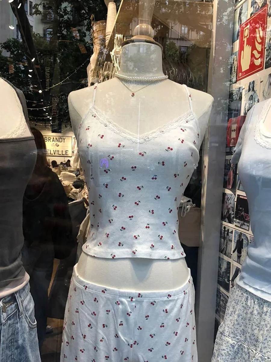 Женский укороченный топ с кружевной отделкой и V-образным вырезом без рукавов