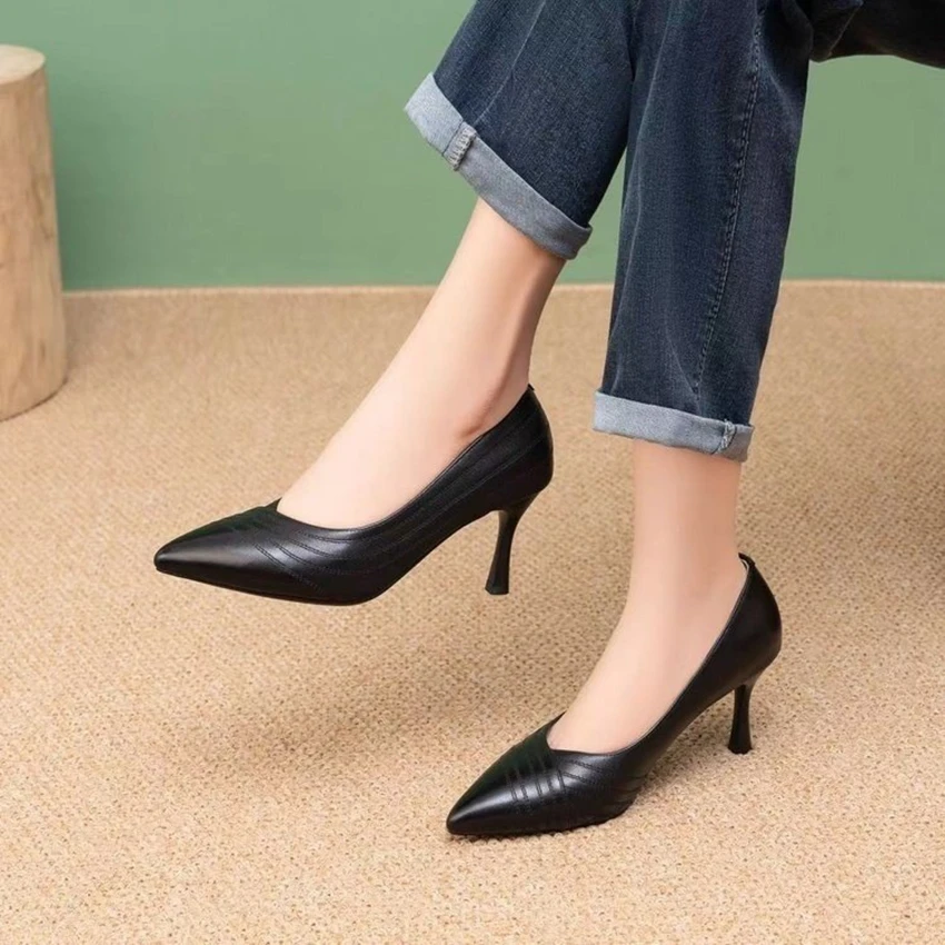 Женская обувь на каблуке однотонные удобные короткие ботильоны с кошачьим