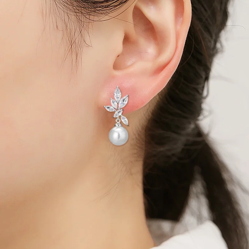 

2022 New Exquisite Elegant Pearl Stud Earrings for Women Personality Charm Leaf Zircon Earring Wedding Party Jewelry Gifts