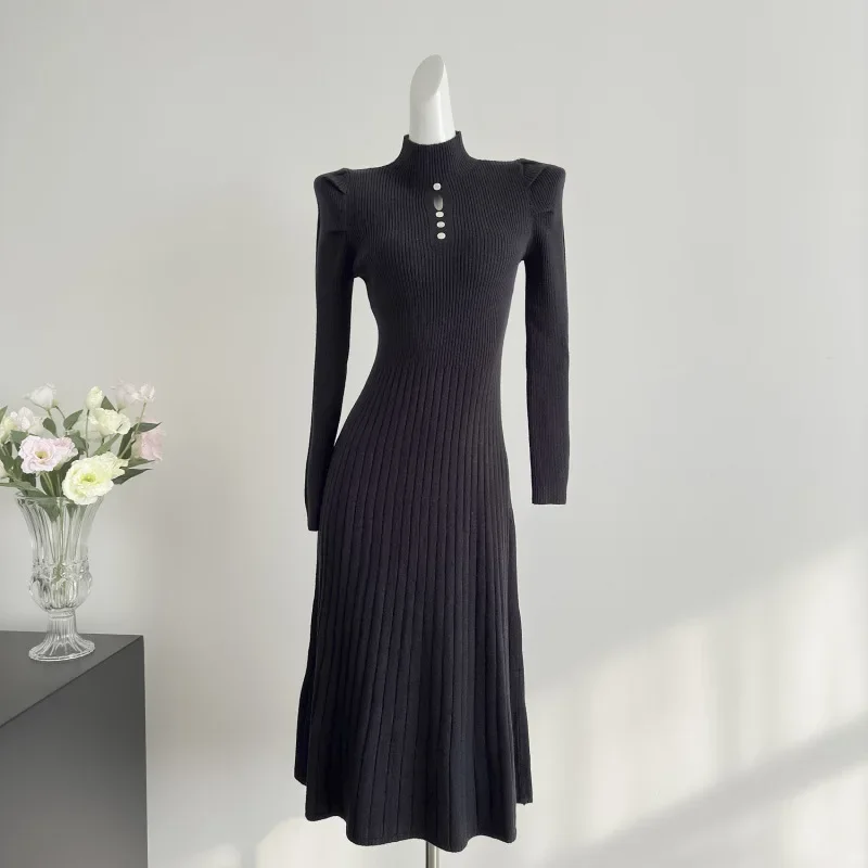 Элегантное утягивающее белое вязаное платье с высоким воротником женское