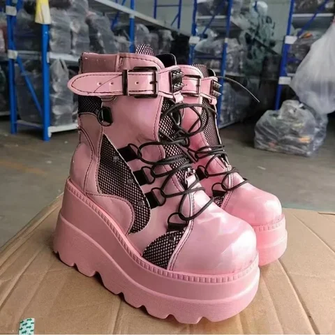 Женские ботинки в стиле панк, ботильоны на платформе, на высоком массивном каблуке, на молнии, крутая обувь на танкетке, розовые
