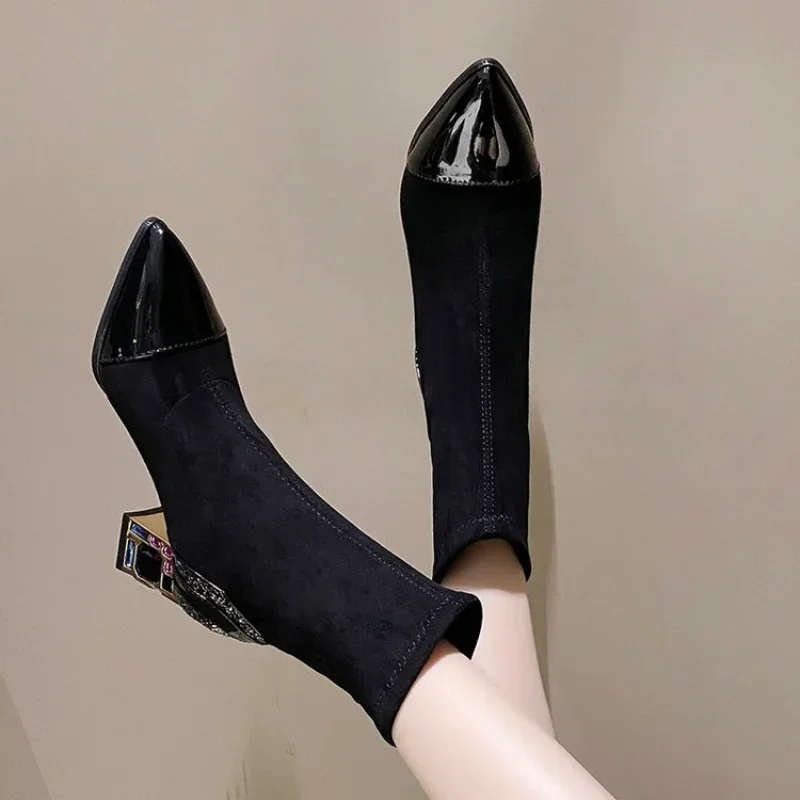 Женские ботинки на грубом каблуке красные Универсальные осень и зиму 2024