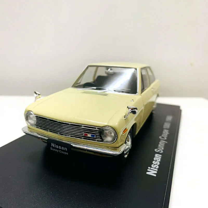 

1/24 Scale Nissan Sunny Coupe 1000 1968 Alloy Car Model Collection