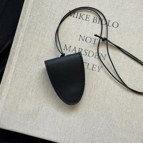 Кожаная подвесная сумка для очков