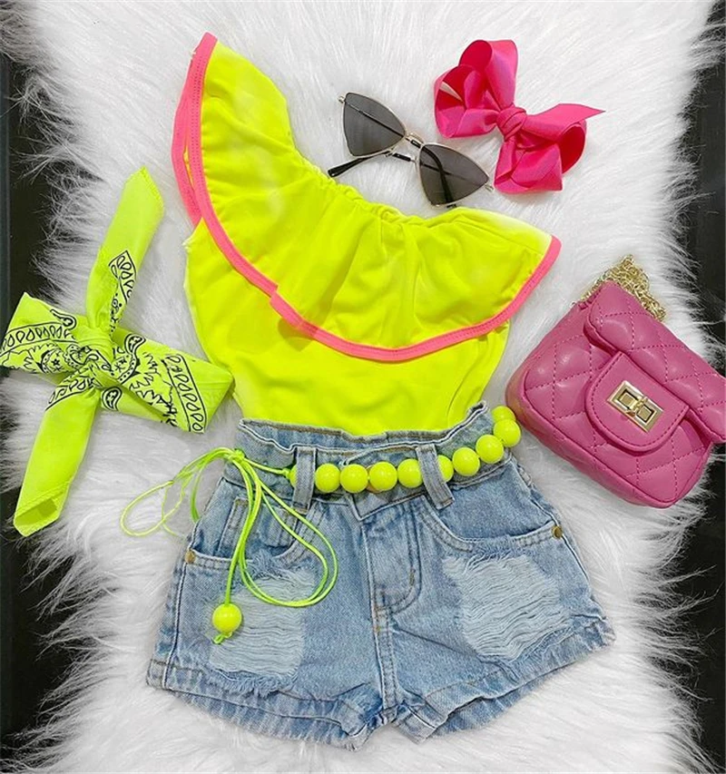 

1-6 Y Summer Girls Clothes Greenish Yellow Oblique Shoulder Crop Tops Short Ripped Jeans and Headband Casual Three-piece Set