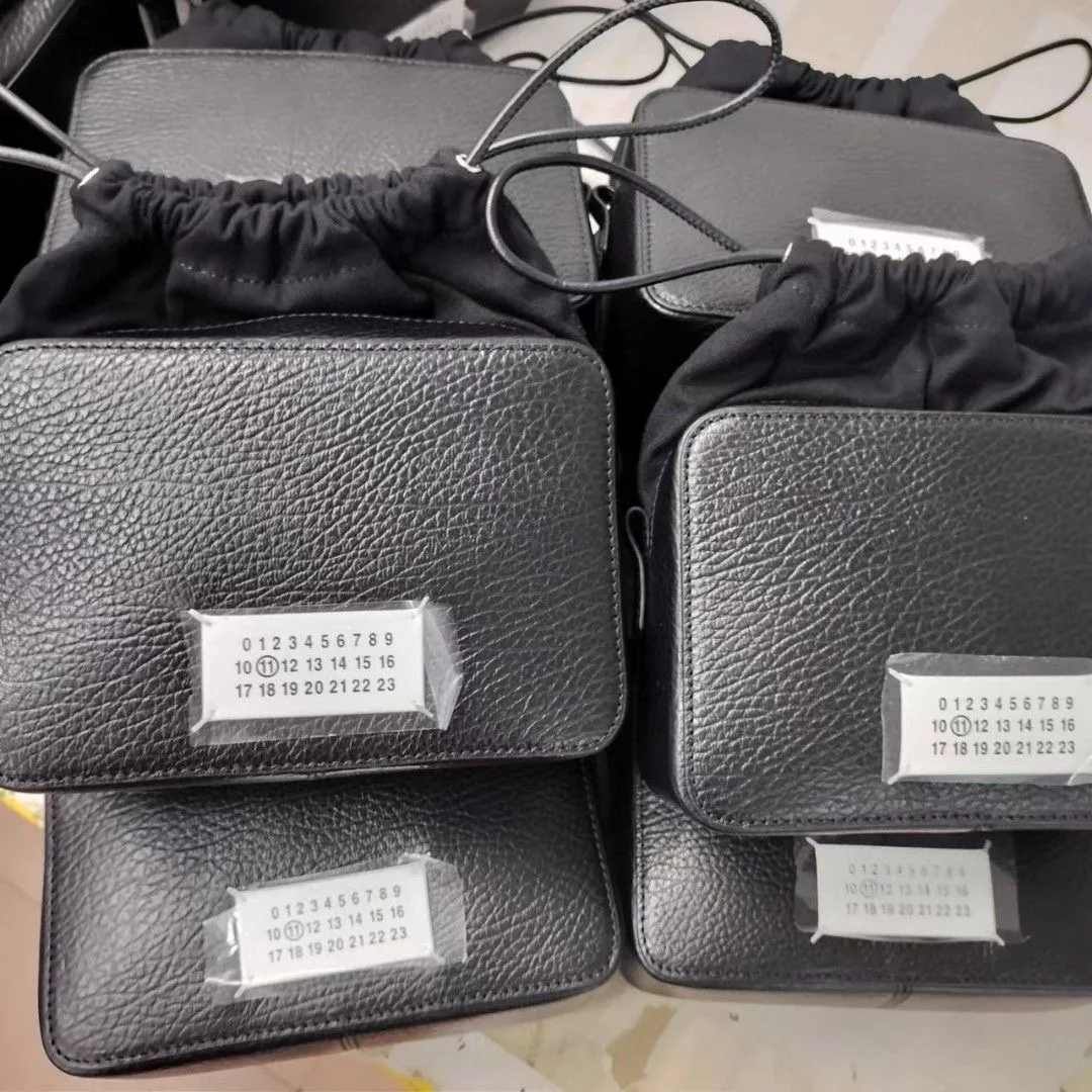 

2023 New Maison Margiela Square Bag Canvas Drawstring Leather Leather Messenger Bag