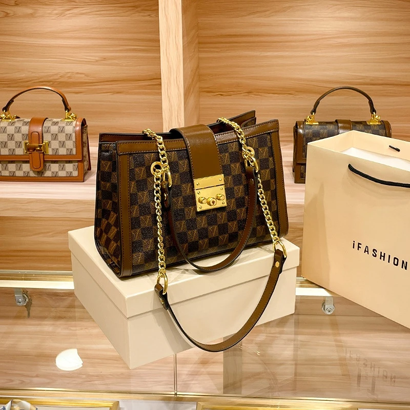 

Маленькая женская сумка в деловом стиле, вместительная сумка с принтом и цепочками, модная кожаная сумочка через плечо