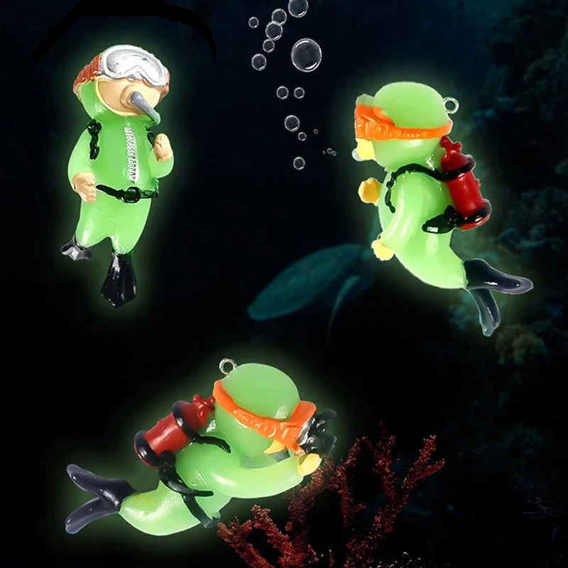 

1Pcs Luminous Green Mini Diver Fish Tank Decoration Kawaii Simulated Floating Frogman Accessories For Aquarium Ornaments