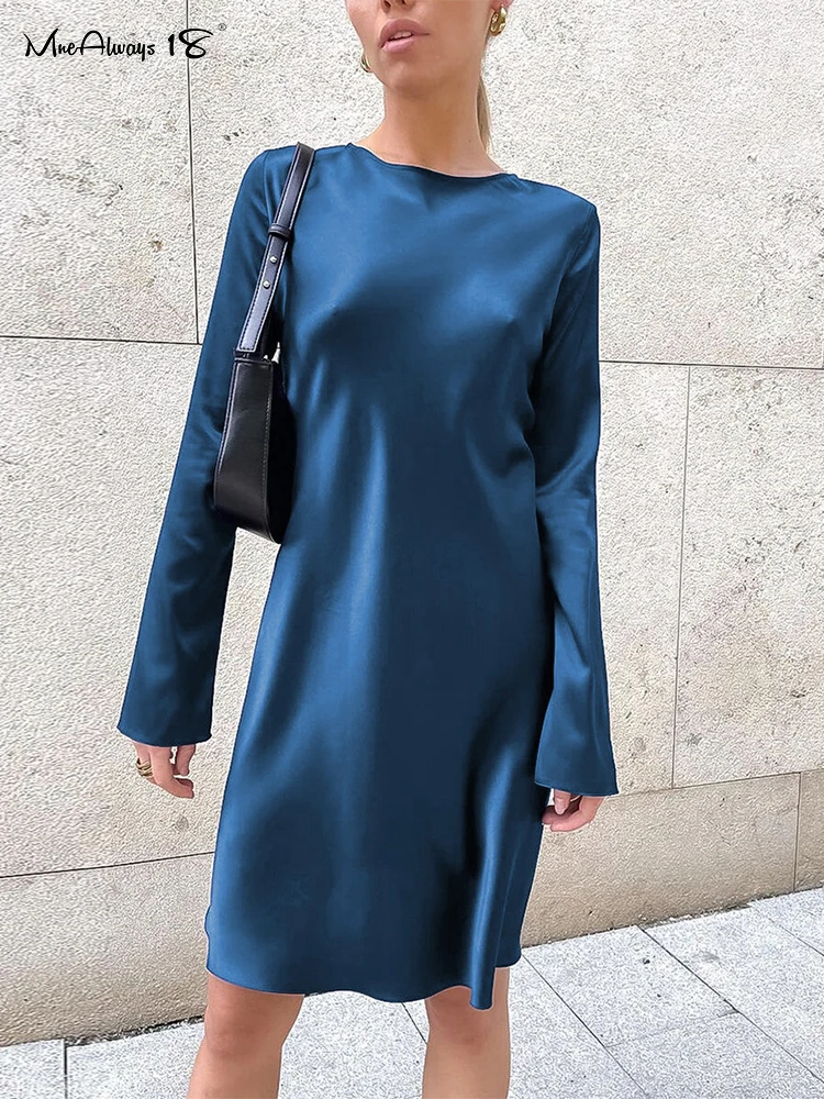 Фото Повседневное женское атласное платье Mnealways18 с расклешенными рукавами синее