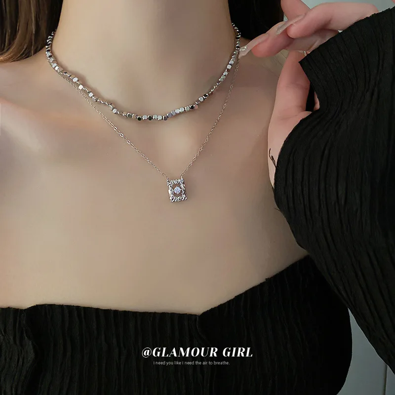 

Женское многослойное ожерелье-чокер с подвеской геометрической формы