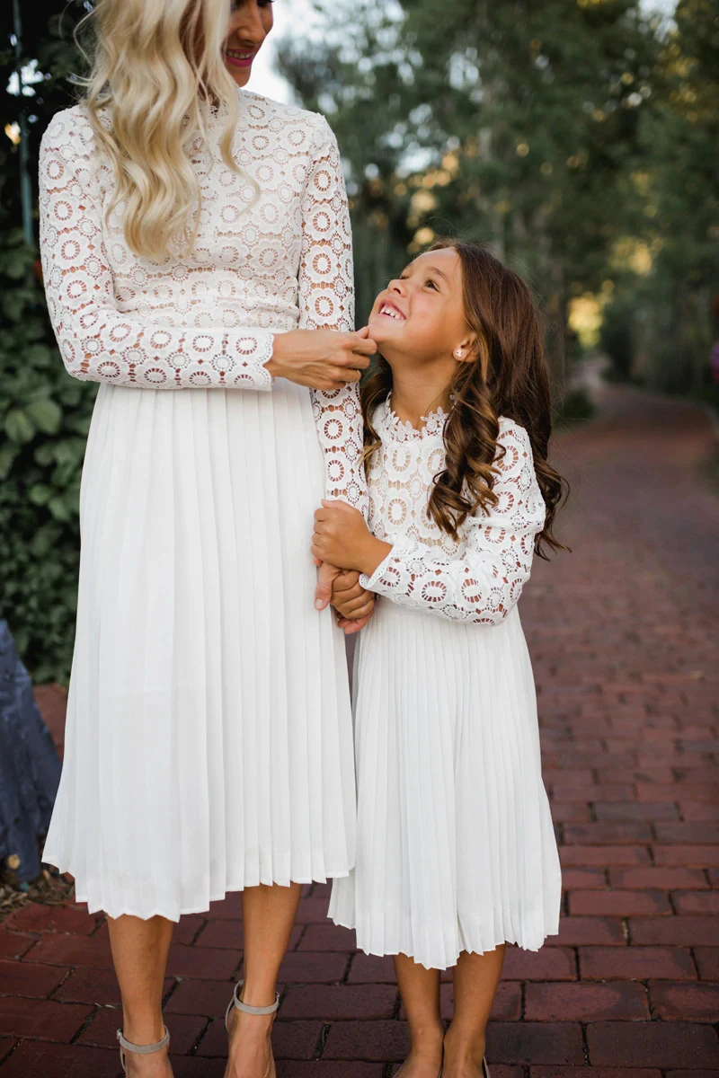 

New Mother and Daughter Matching Clothes Spring Autumn Elegant Dress Lace Hollow Women Dress Cute Pleated Dress for Girls