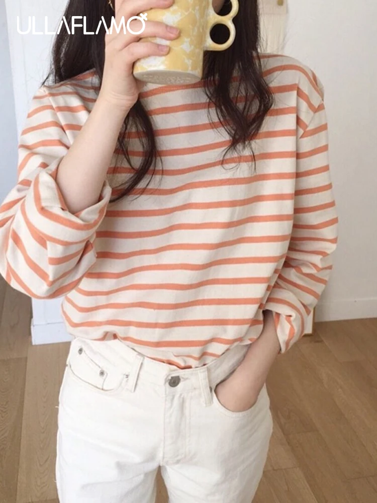 

Новинка 2022 Базовая модная женская футболка Ullaflamo в полоску в Корейском стиле для осени и зимы розовые Топы