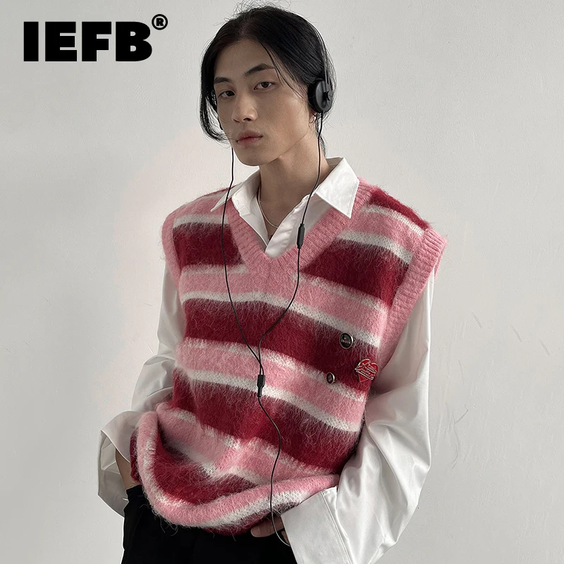 

IEFB Autumn Winter Color Contrast Stripe Plush Vest Loose V-Neck Sleeveless Knitted Men Tops Korean Fashion 2023 New 9A6673