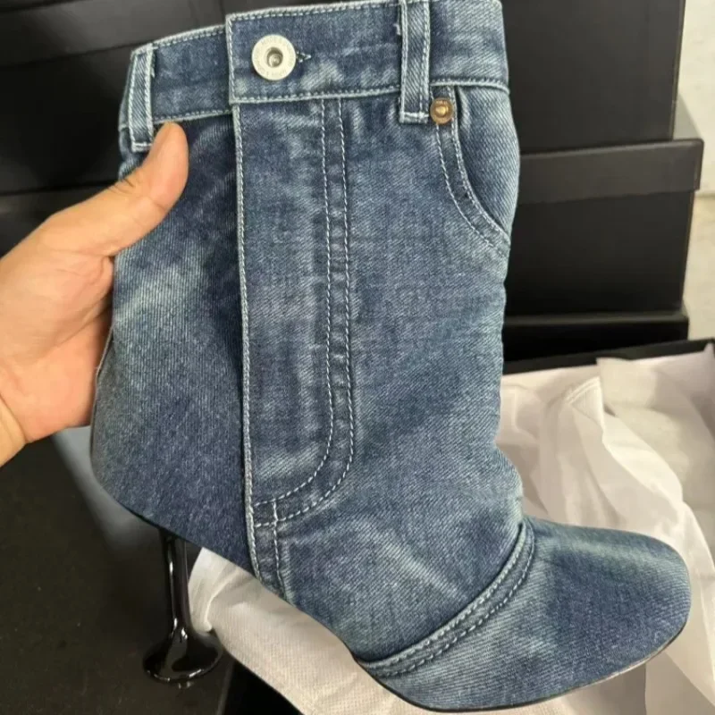 Женские джинсовые ботинки с асимметричным каблуком модные короткие сапоги