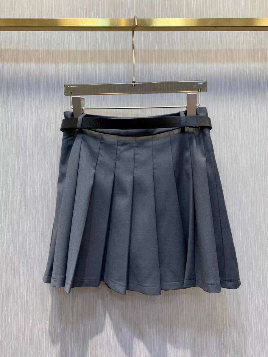 

Ladies' short skirt, a new pleated skirt with high waist and slim college style A-shaped skirt in the spring of 23 years.