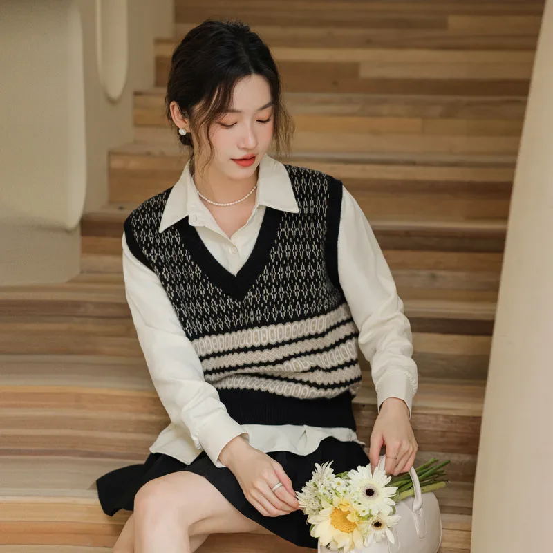 Женский вязаный свитер жилет осень 2023 новый стиль корейская версия многослойная