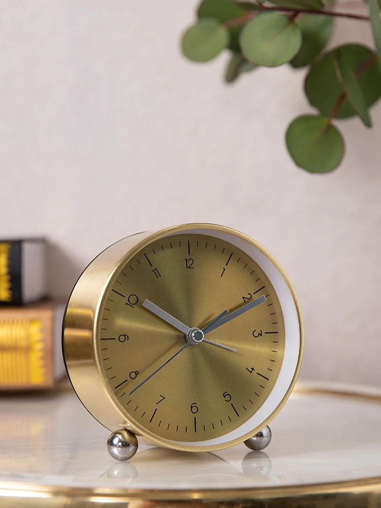 

Gold Creative Alarm Clock Desk Retro Modern Luxury Small Alarm Clock Creative Simple Bedside Table Despertador Home Decor BH50AC