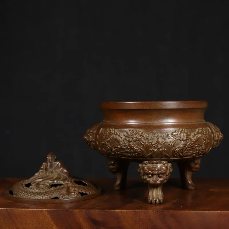 Медная трехногая курильница с ухом льва