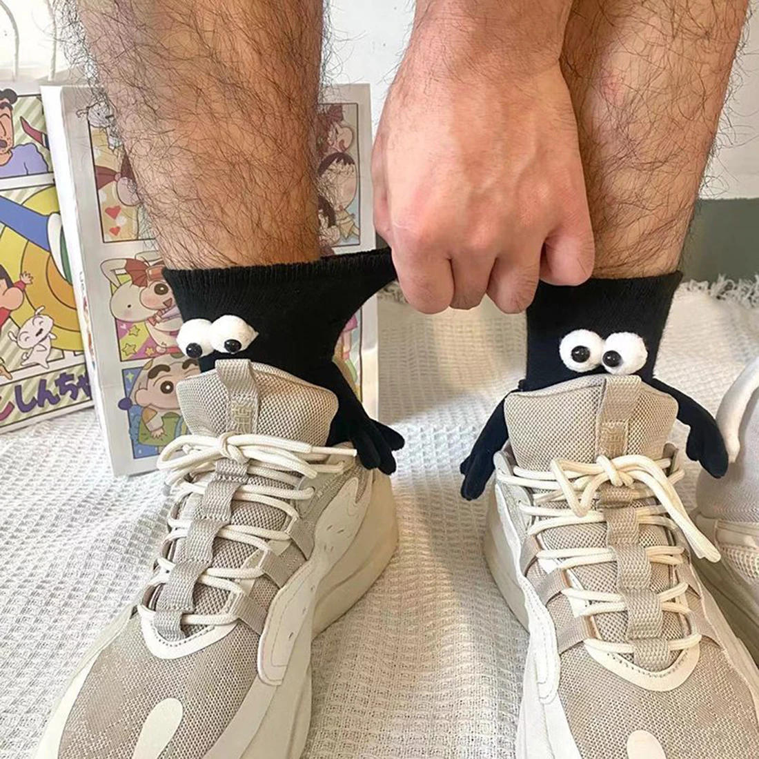 Funny Creative Magnetic Attraction Hands Socks Club Celebrity Ins Fashion Black White Cartoon Eyes Couples Socks Holding Hands