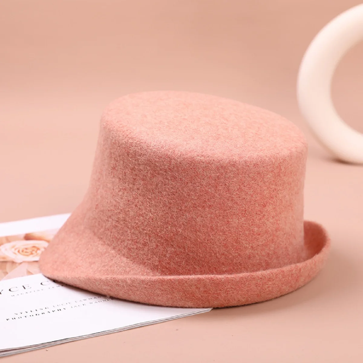 

Шапка-котелок Женская однотонная, шерстяная Панама с плоским верхом и маленькими котелками, простая выразительная шапка в рыбацком стиле, О...