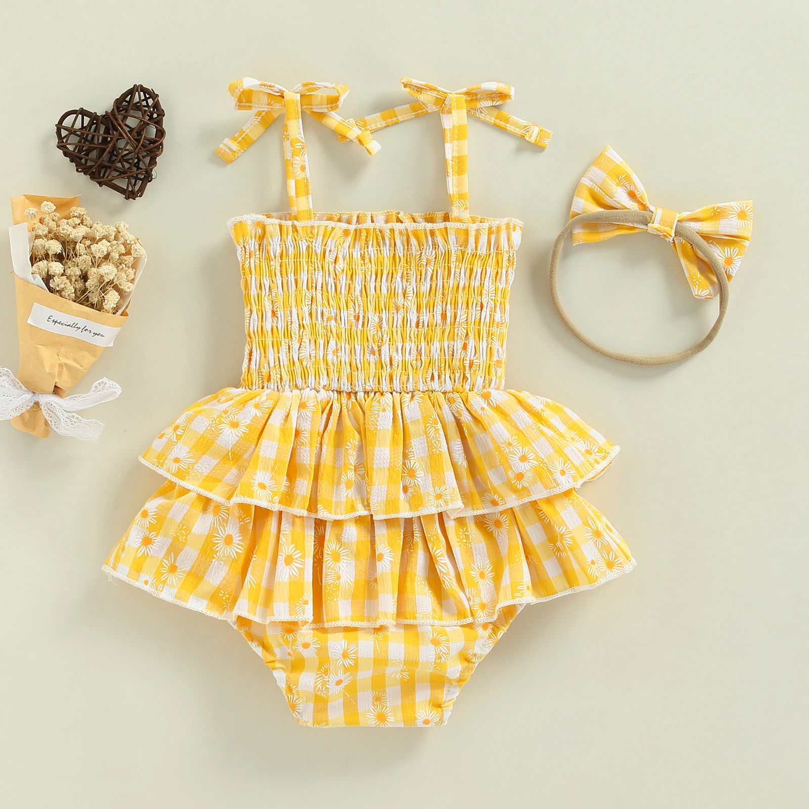 Боди летнее клетчатое с открытыми плечами и цветочным принтом |