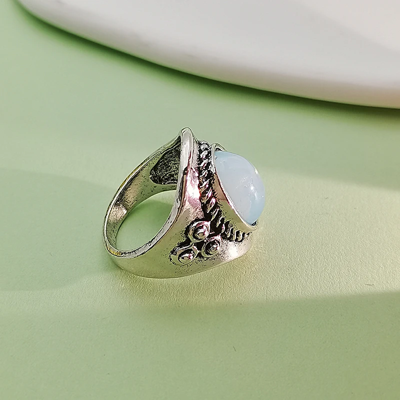 

New Retro Men's and Women's Rings Silver Jewelry European and American Style Bohemian Jewelry Emerald Ring