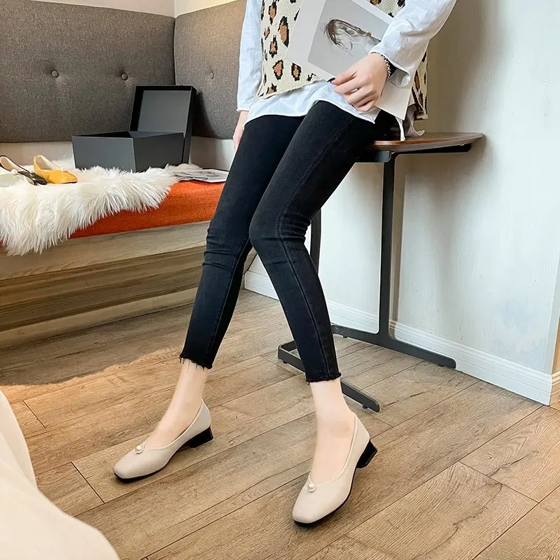

2022 new summer and autumn fashion solid color square head popular high heels 1979