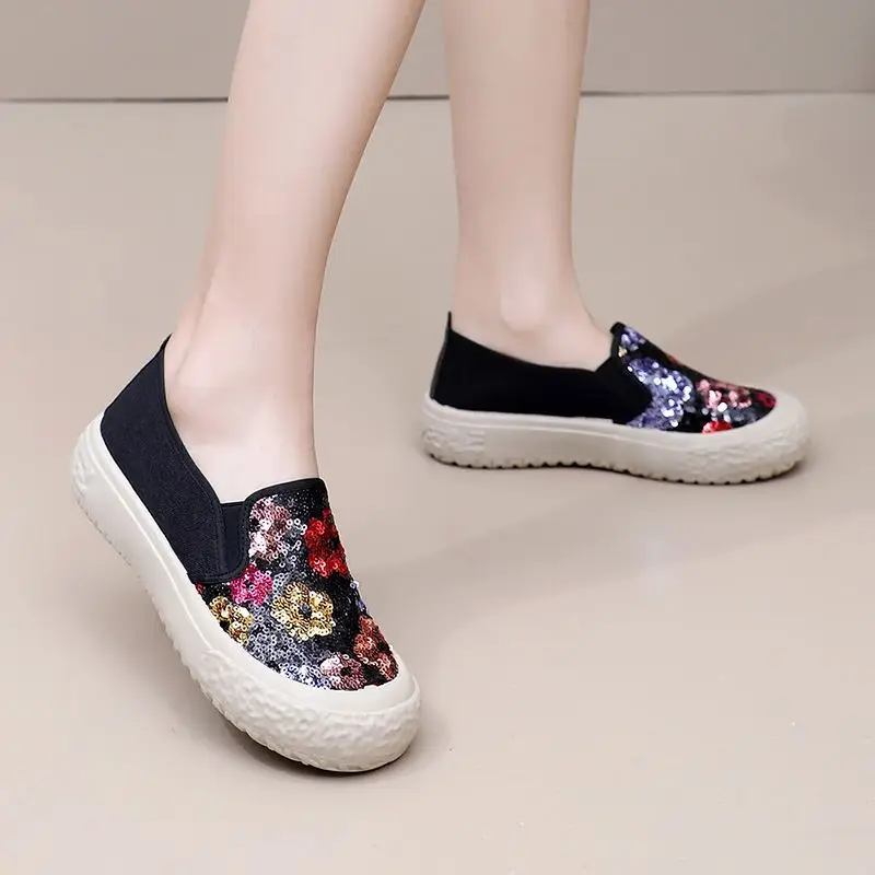 Блестящая женская обувь с цветочным рисунком