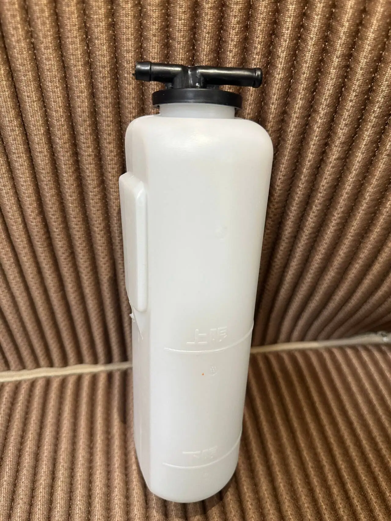 

Для IHI 55/60/65/80 Yanmar 30 экскаватор вспомогательный резервуар для воды антифриз бутылка для воды 1 шт.