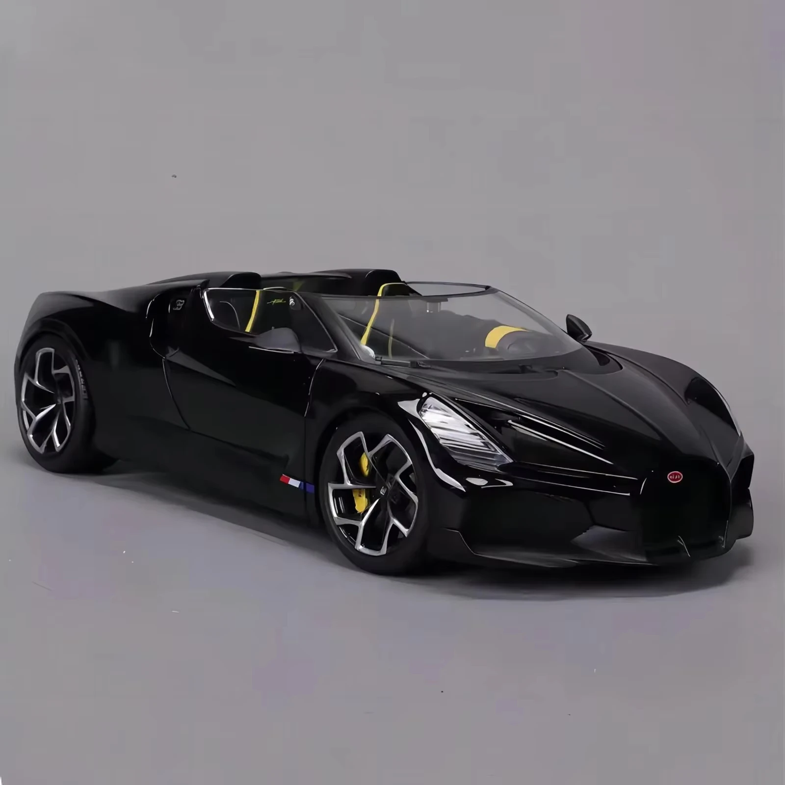 Bburago 1:18 Bugatti W16 Mistral миниатюрная литая под давлением модель из сплава черные
