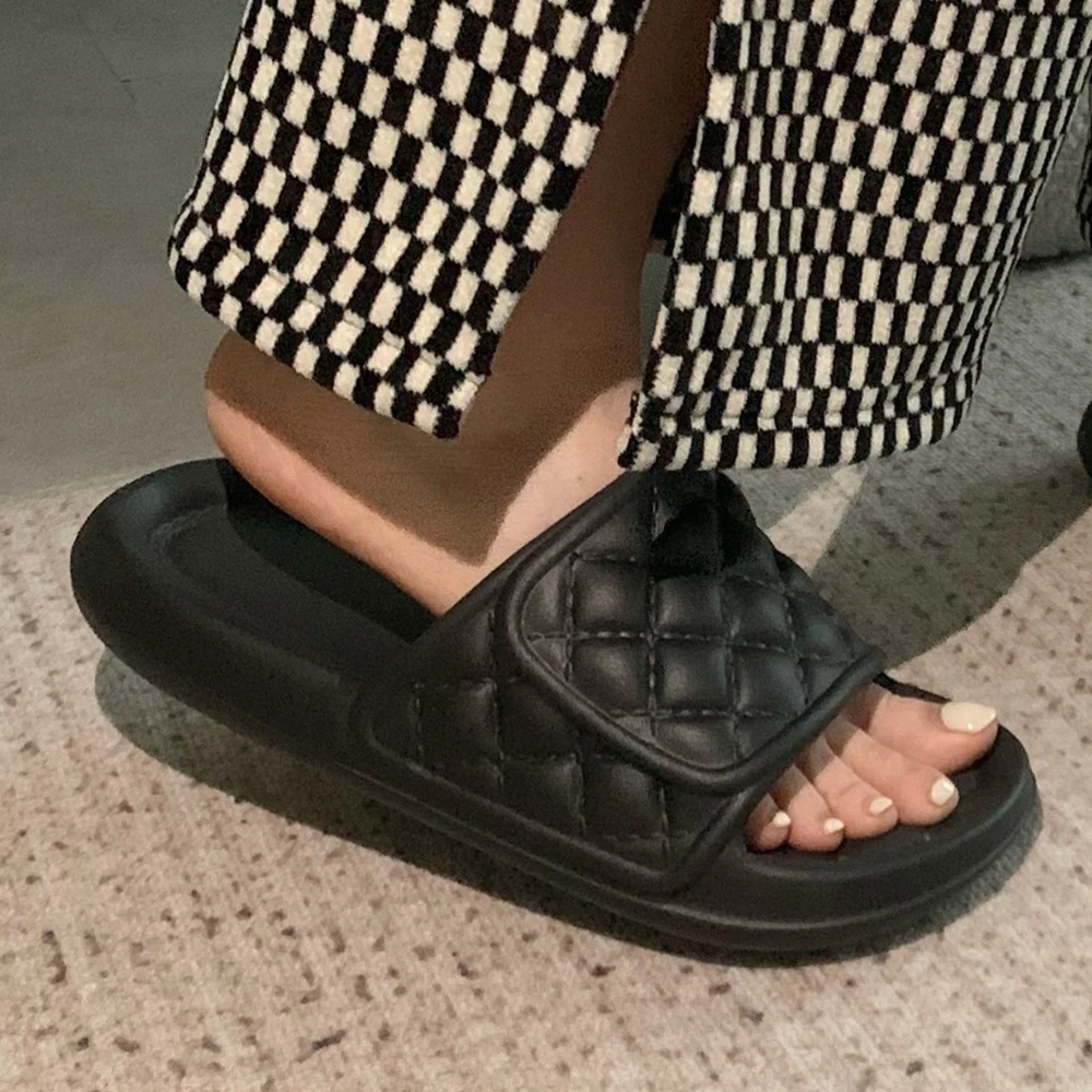 Шлепанцы для мужчин и женщин Уличная обувь на платформе с ромбовидной сеткой