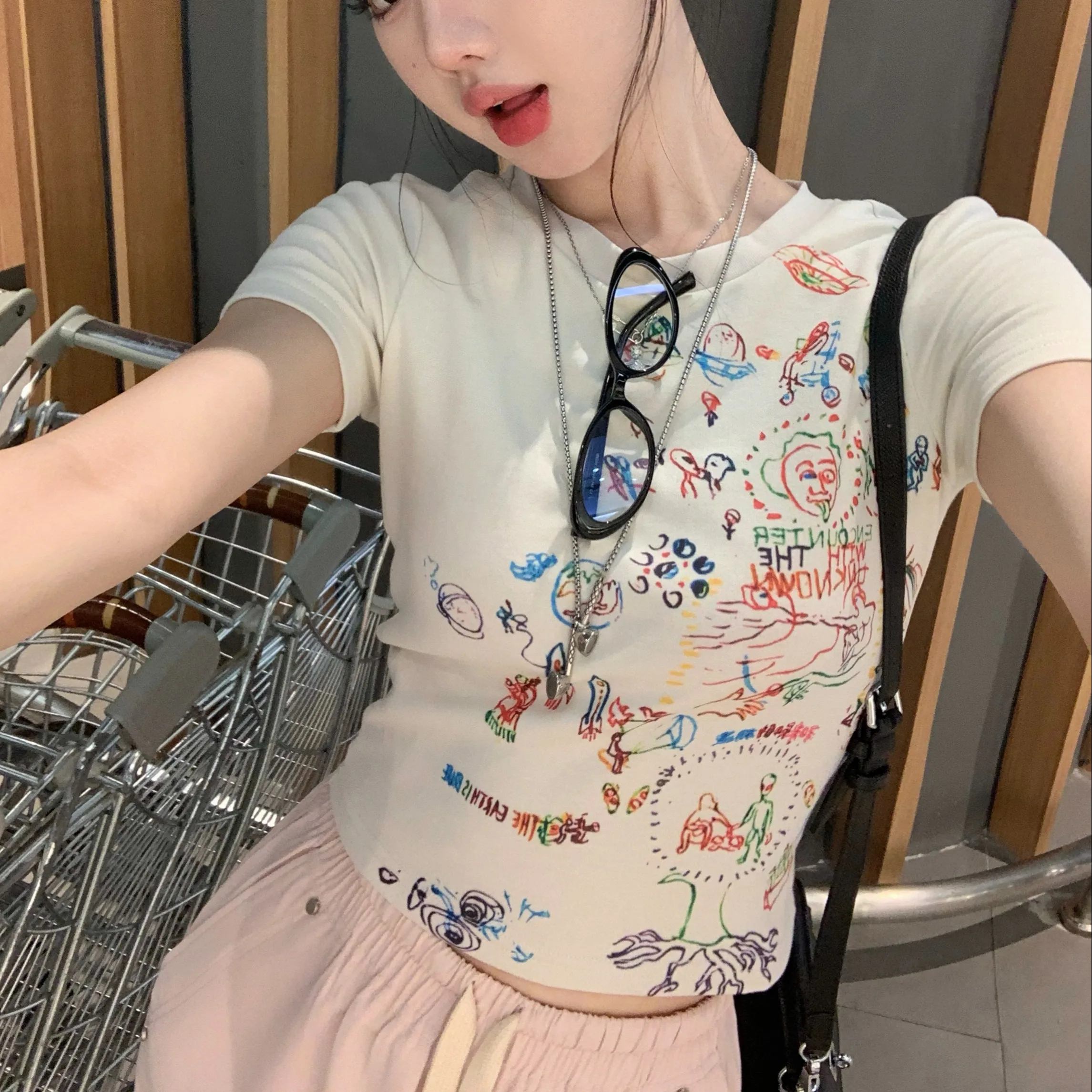 

Женские футболки Gaodinglan с принтом граффити из мультфильма, летние хлопковые короткие топы с круглым вырезом в Корейском стиле, высокие уличные женские футболки