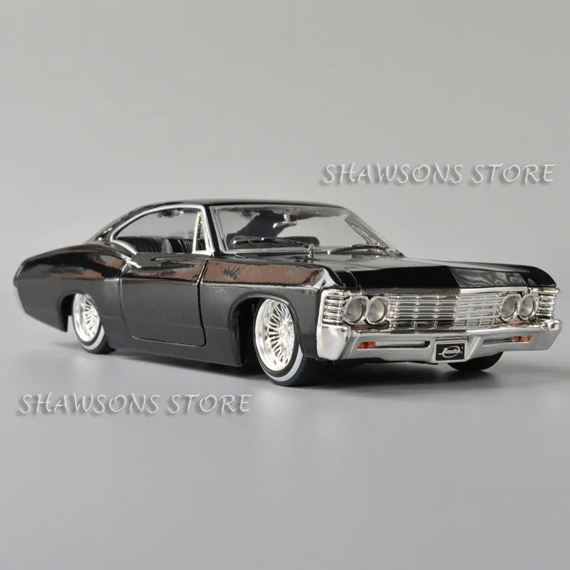 Jada 1:24 Scale Diecast Vintage Car Model Toys 1967 Chevy Impala Miniature Replica Collectible