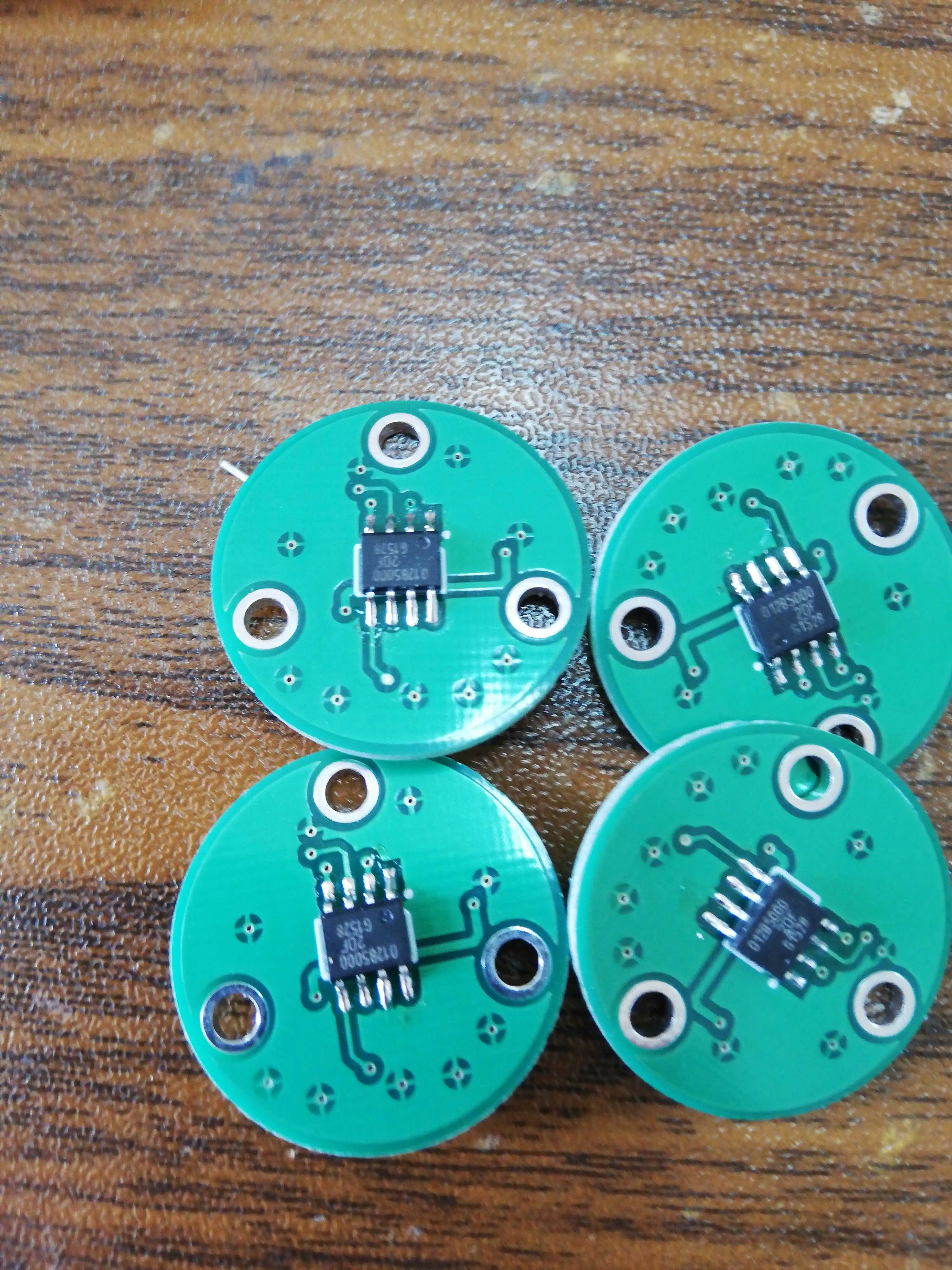 

1pieceTLE5012BE5000 Magnetic Encoder to Send Magnet and Lead