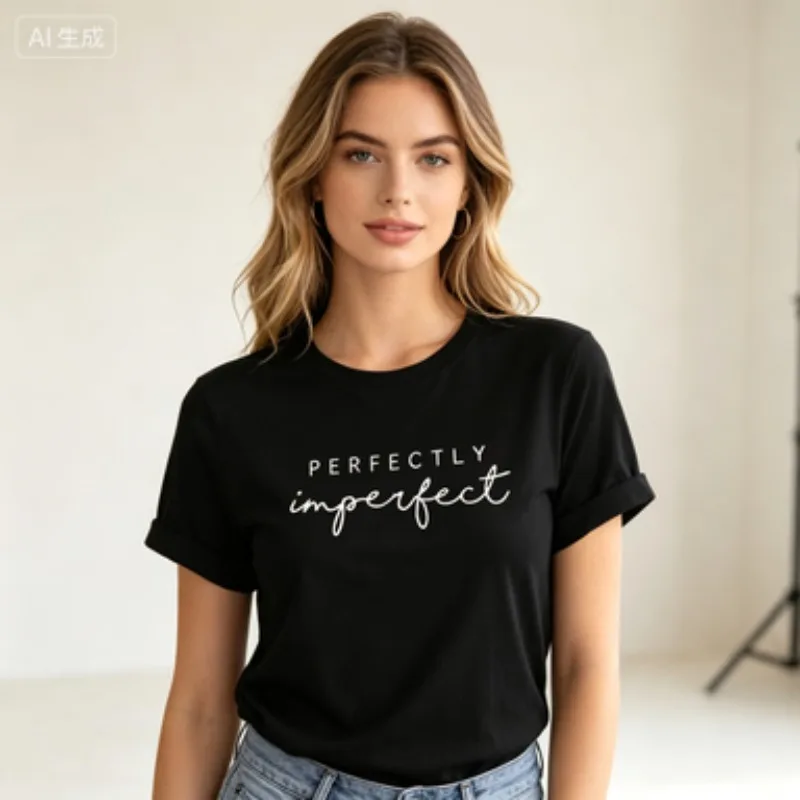 Женская футболка с принтом «PERFECTLY Imperfect», повседневная, с коротким рукавом, круглым вырезом, с вдохновляющим надписью, черно-белая (art.: 3920dbd50a2ce) - 3920dbd50a2ce