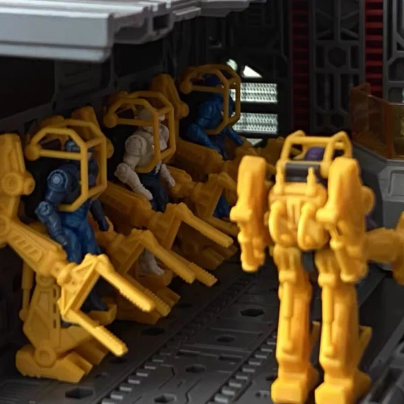 Фото Набор деталей для ангаров Diaclone 1/60: Большая консоль для боевого компьютера, Малый блок управления, Сиденье для кабины Diaclone Headmaster №5