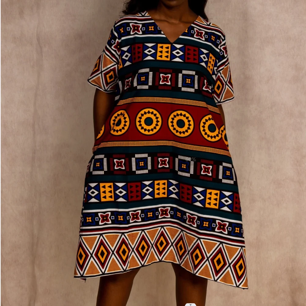 

Летнее женское платье свободного покроя с принтом в этническом африканском стиле