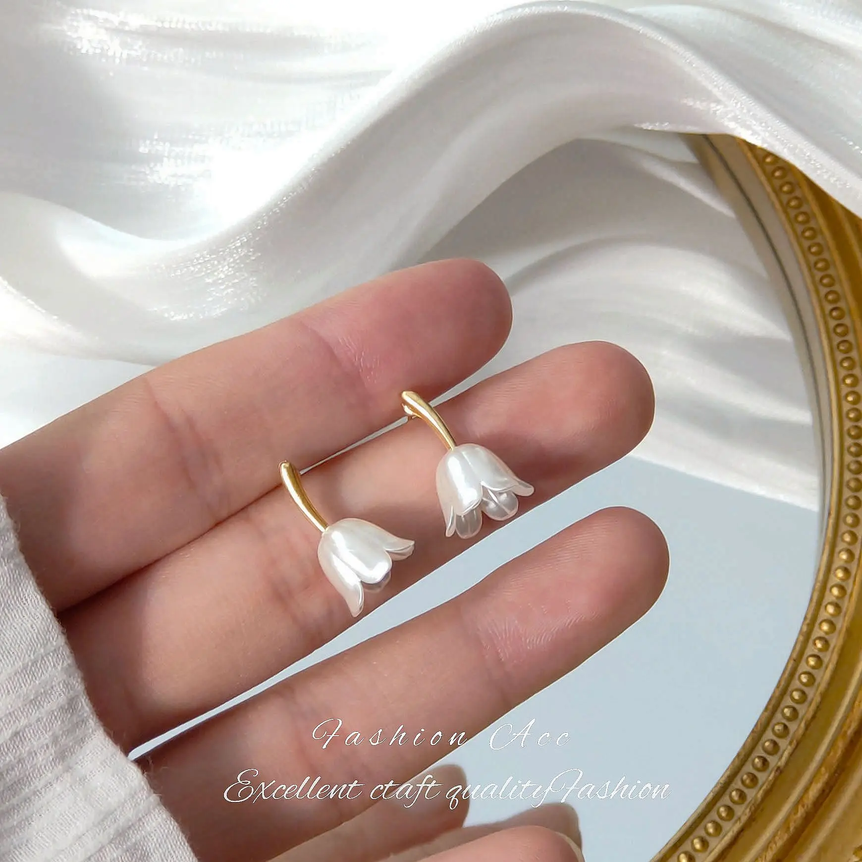 

S925 Silver Needle Court French Tulip Pearlescent Three-dimensional Flower Branch Women's Earrings Temperament Sweet Earrings