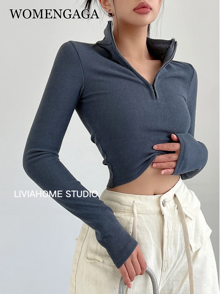 

Женский трикотажный топ с воротником-стойкой, на молнии